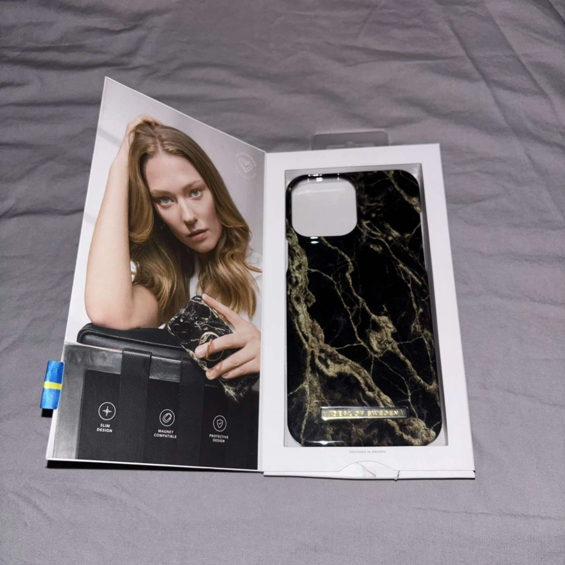 Svart och guld marmormönstrat skal - 1