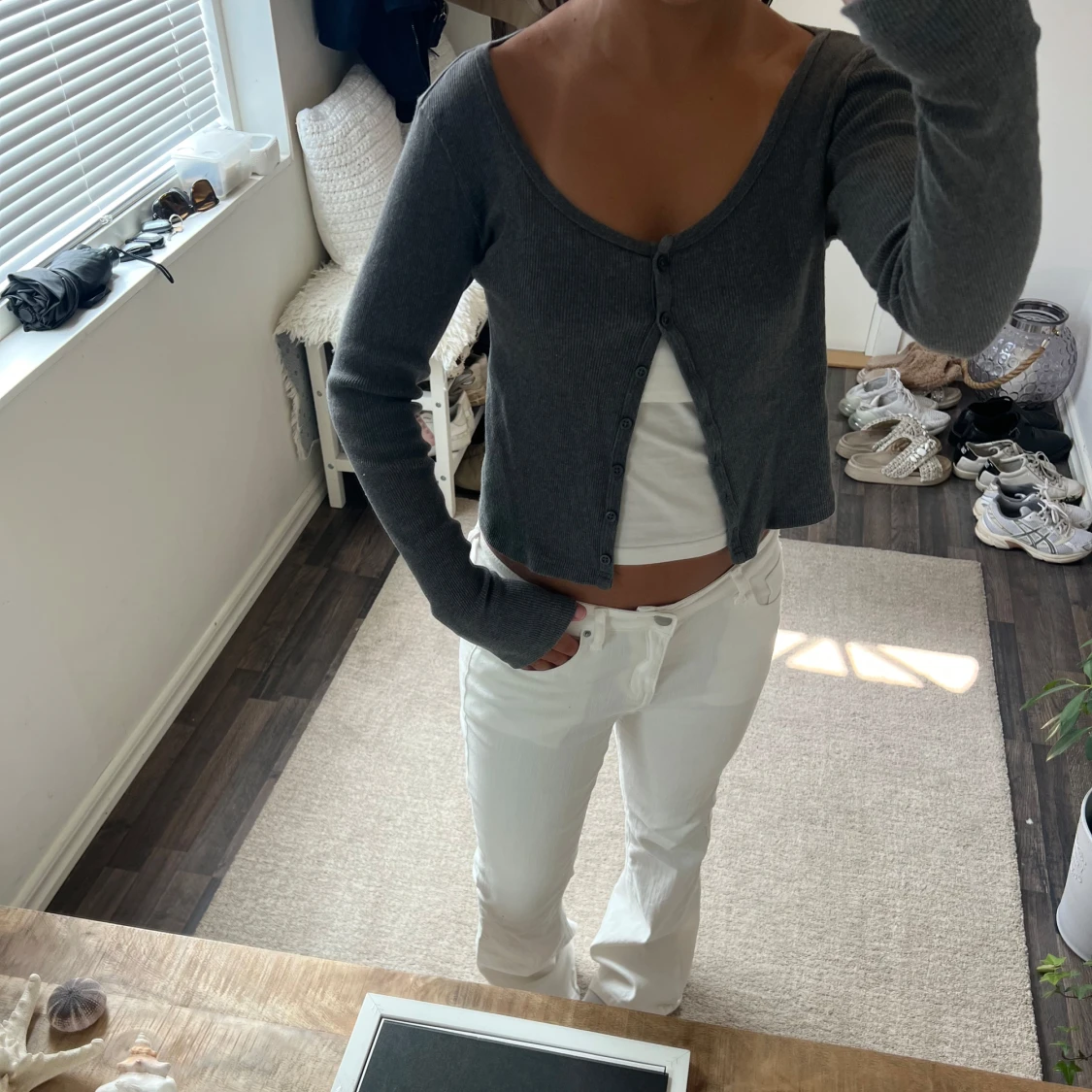 Grå croppad kofta med knappar - 1