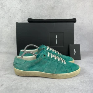 Saint Laurent SL/06 sneaker - – Condition: 8/10  – What is included: Dustbag  – Retail price: 7000 + SEK