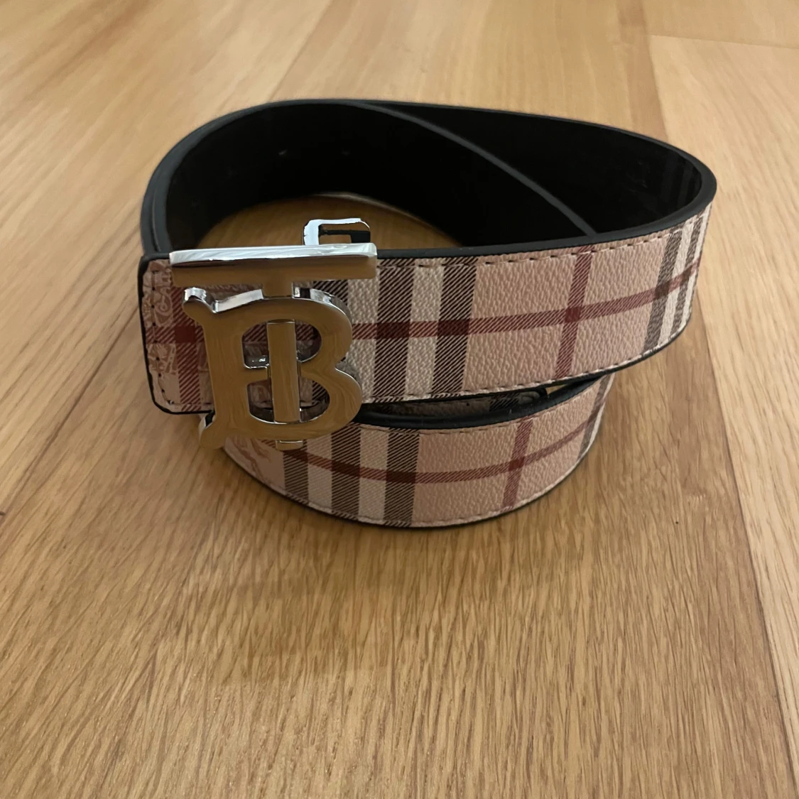 Burberry rutig skärp med silverdetalj - 1