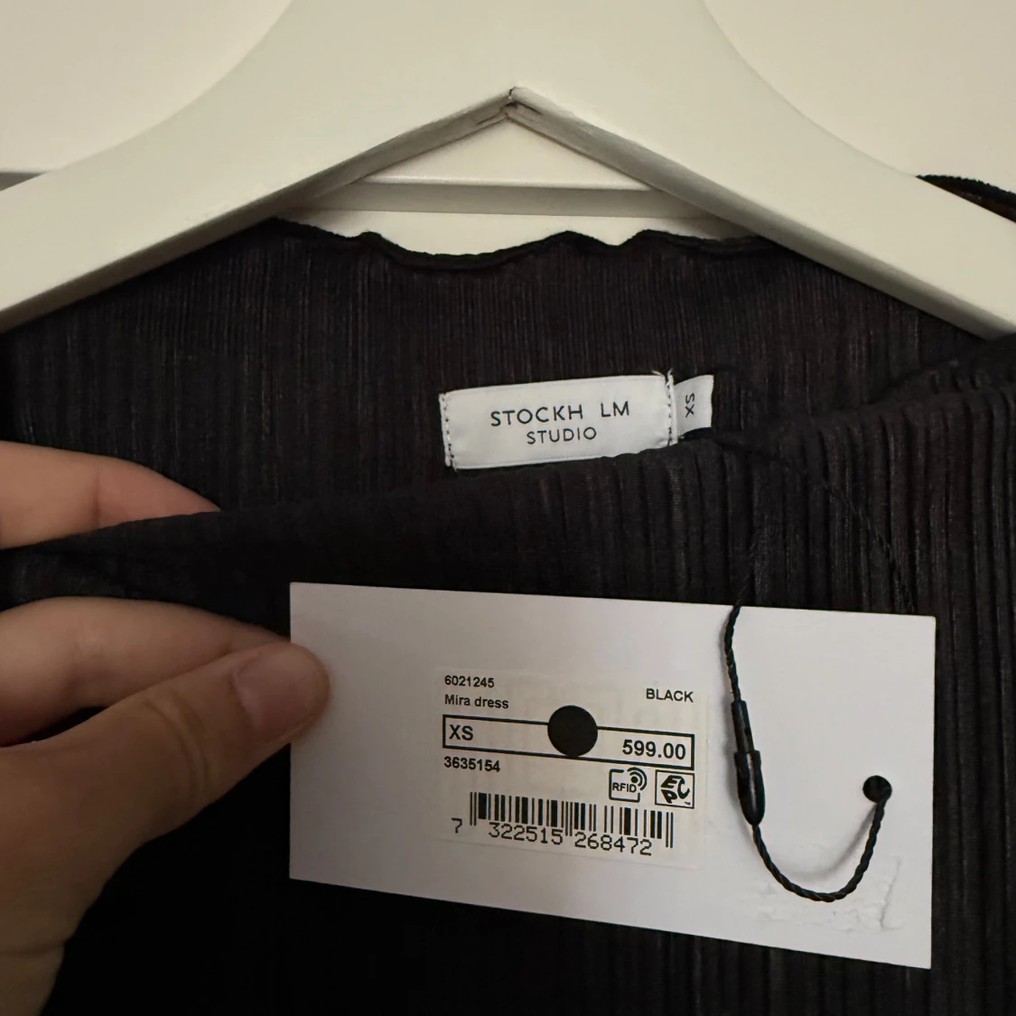 Svart plisserad långklänning Stockh LM - 1