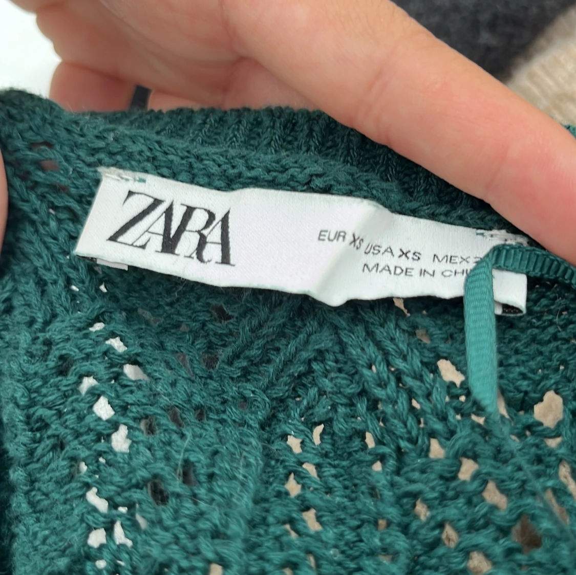 Grön stickad croppad topp från Zara - 2