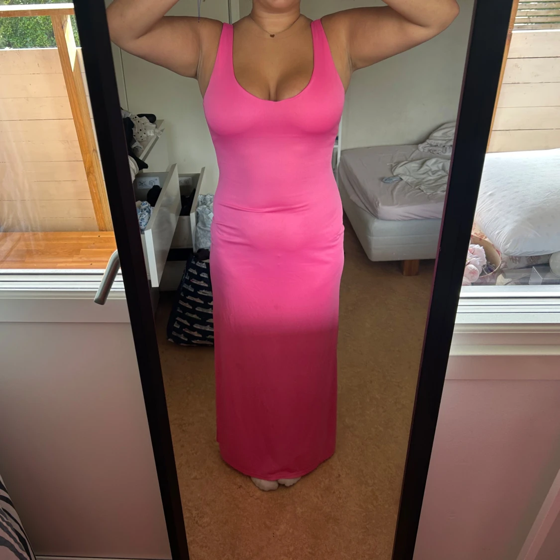 Rosa långklänning med snörning i ryggen