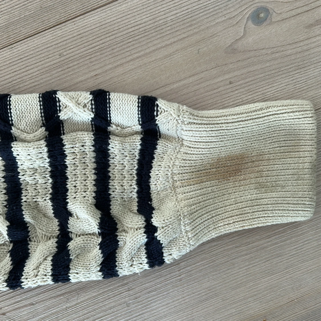 Randig stickad tröja med volang - 3