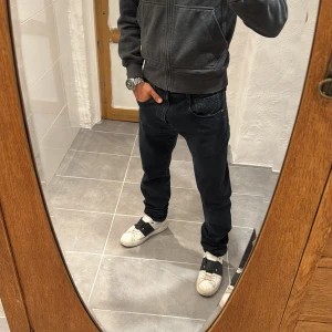 Replay jeans  - Ett par snygga byxor från Replay i storlek W32 L34 i modellen Anbbas 