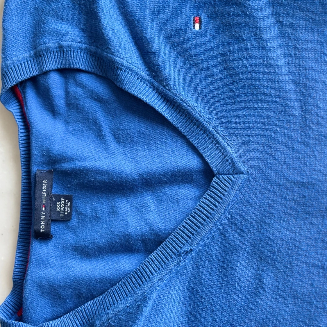 Blå v-ringad tröja Tommy Hilfiger - 1