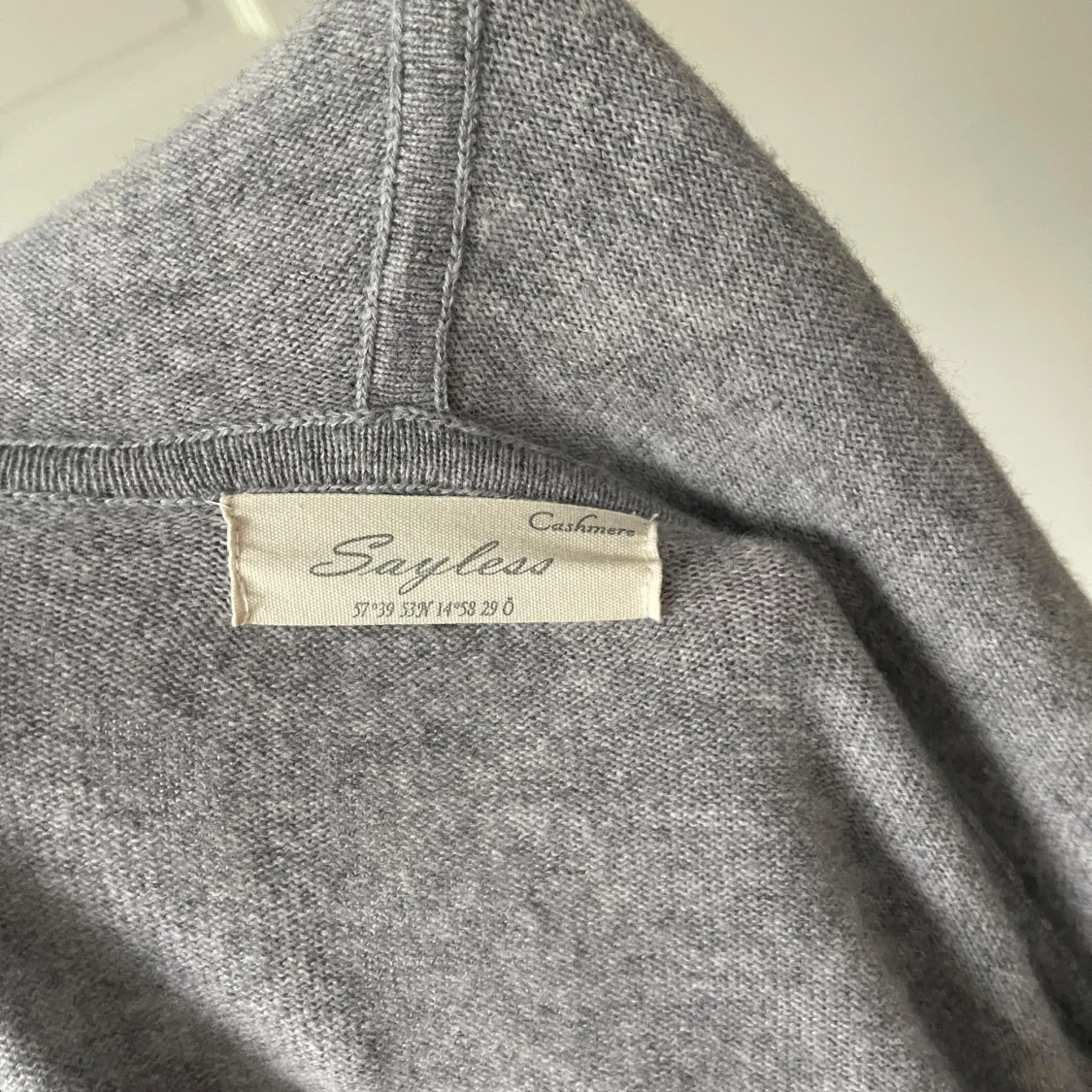 Grå hoodie ifrån Sayless  - 4