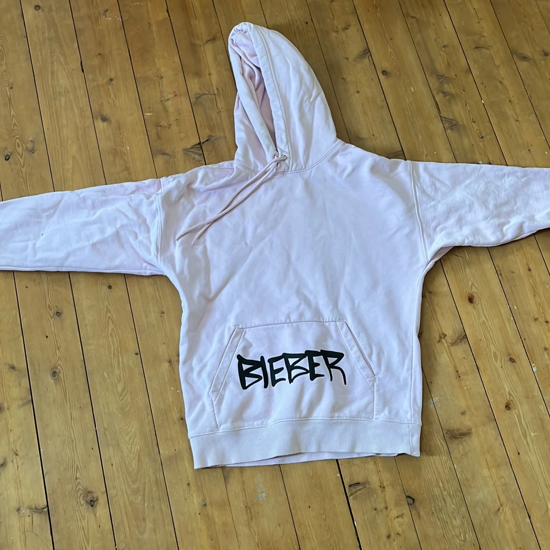 Rosa Bieber hoodie med anka-tryck - 1