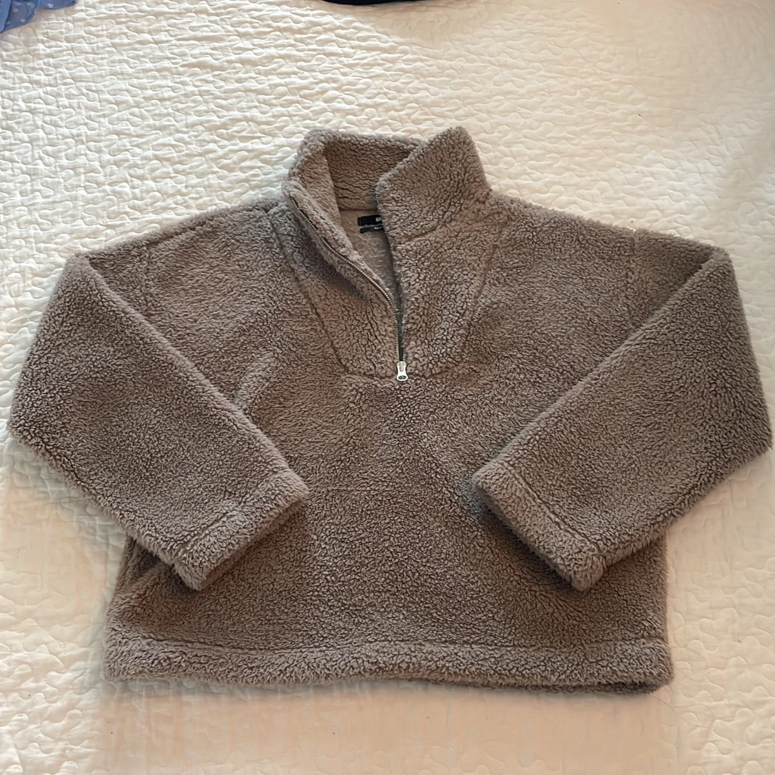 Beige fleece-tröja från BikBok