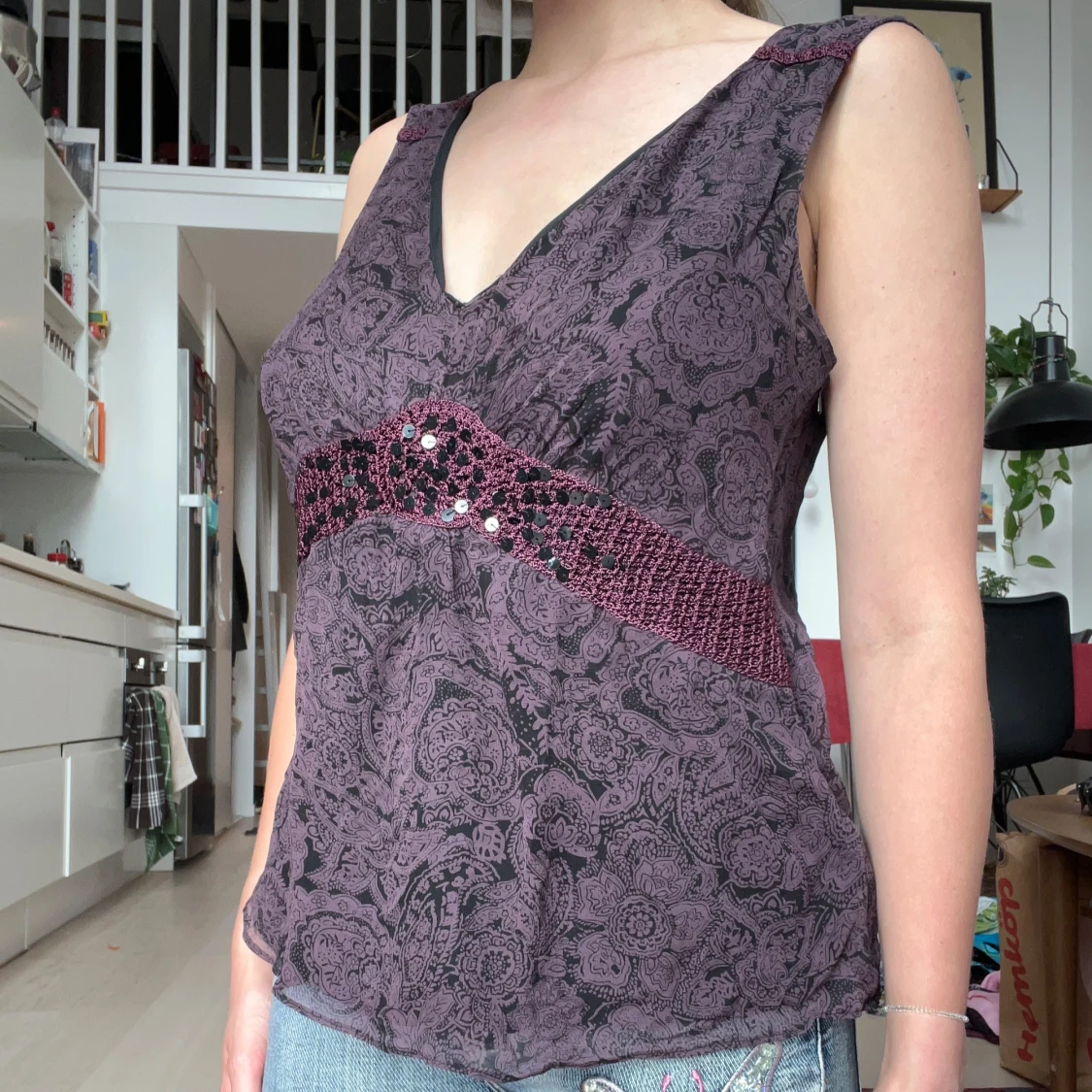 Lila blus med paljettdetalj från Stockh LM - 2