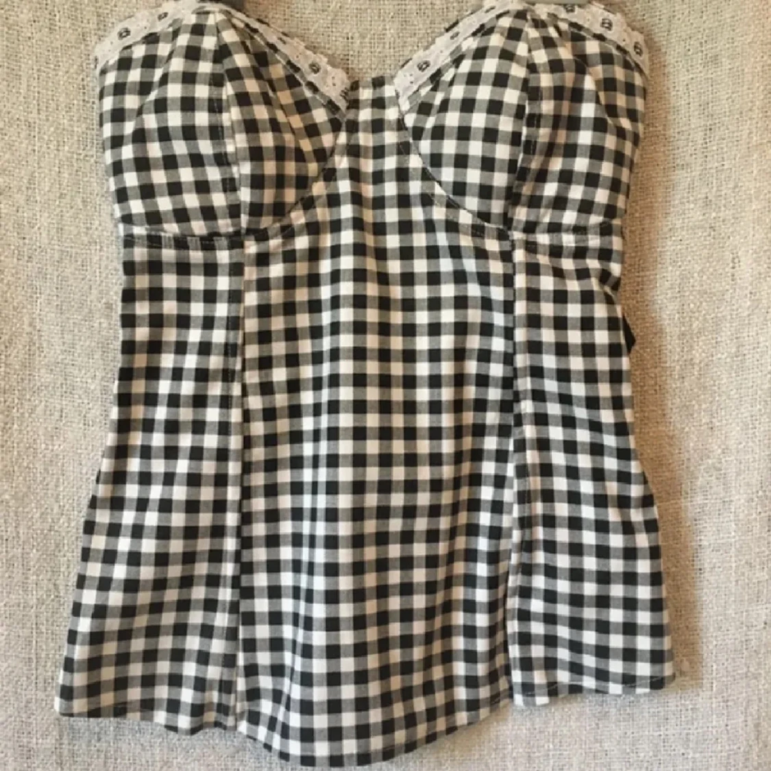 Rutig svartvit korsett med snörning