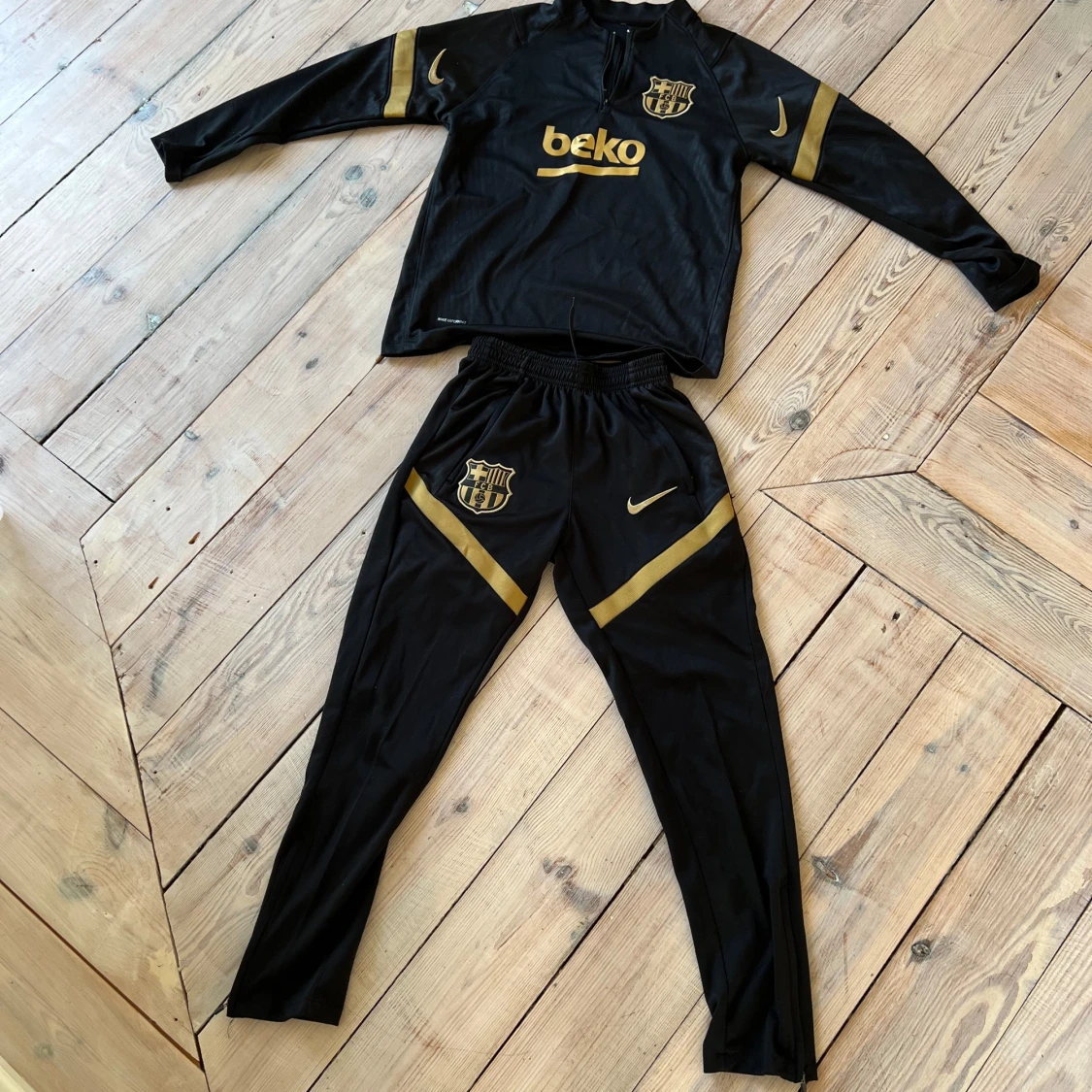 Svart Nike FC Barcelona tracksuit