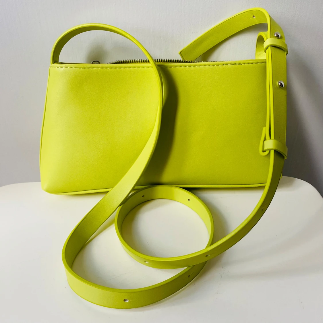 Limegrön axelväska 