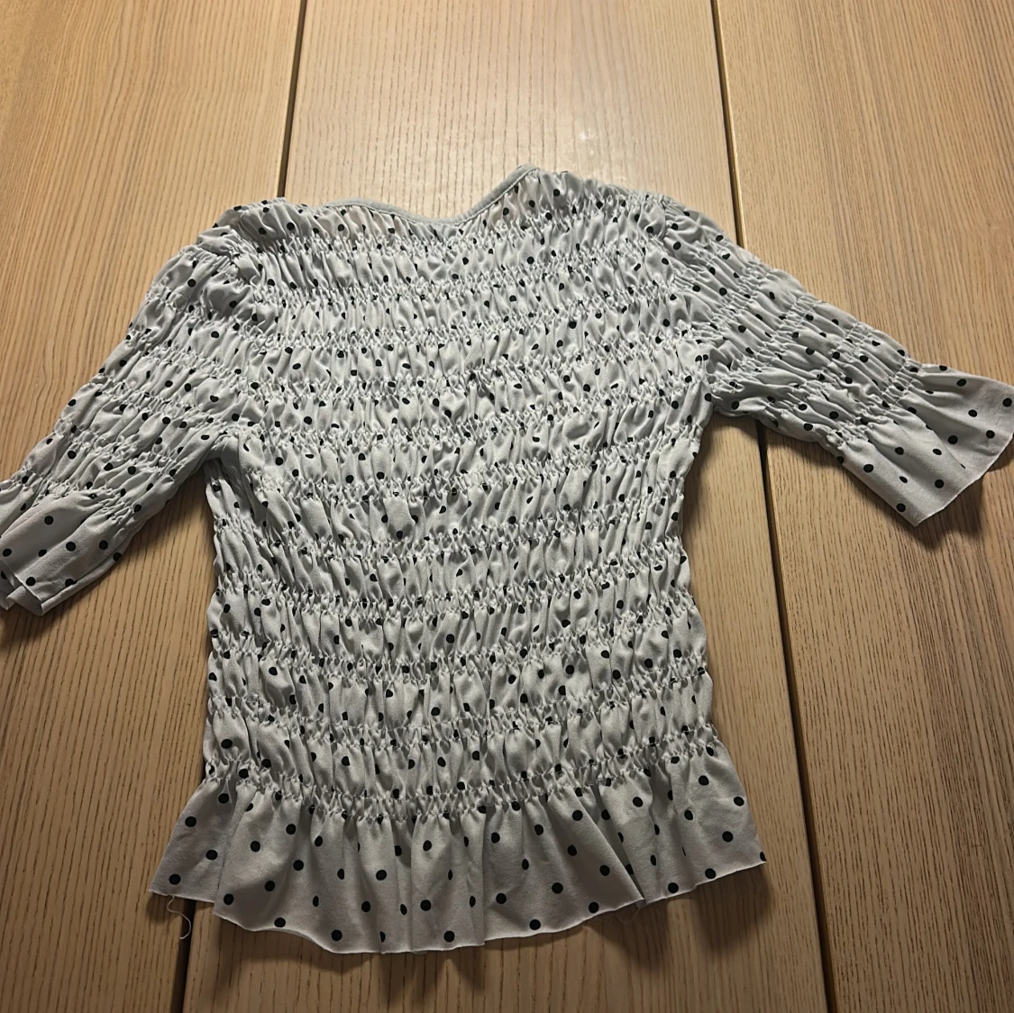 Prickig blus med volang från Gina Tricot💖 - 2