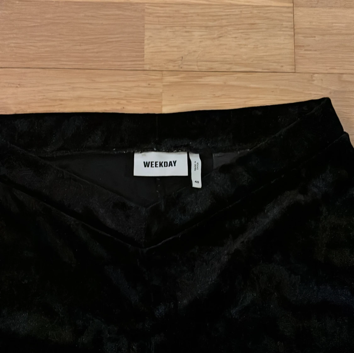 Svarta bootcutbyxor från Weekday - 1