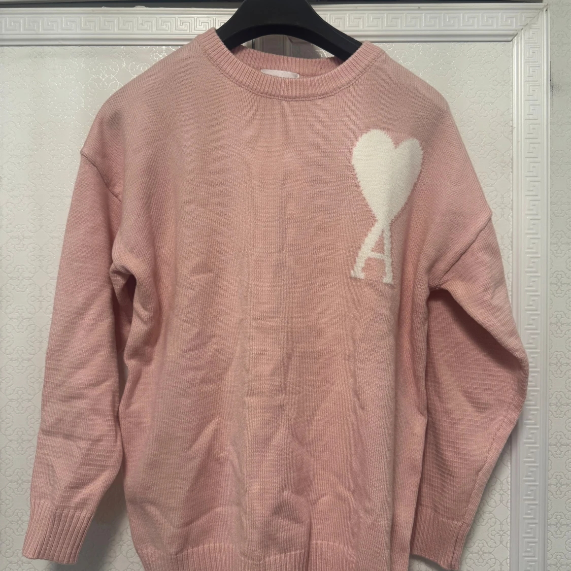 Rosa stickad tröja från Ami