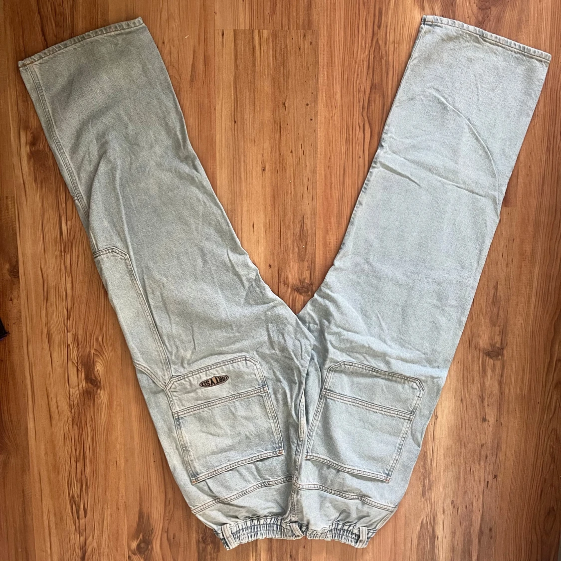 Ljusblå jeansbyxor från District FortySix - 1