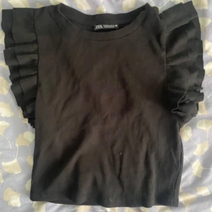 Sommartopp - Köpt från zara i storlek M men mer som xs/s. Jätte bra inför sommaren💞