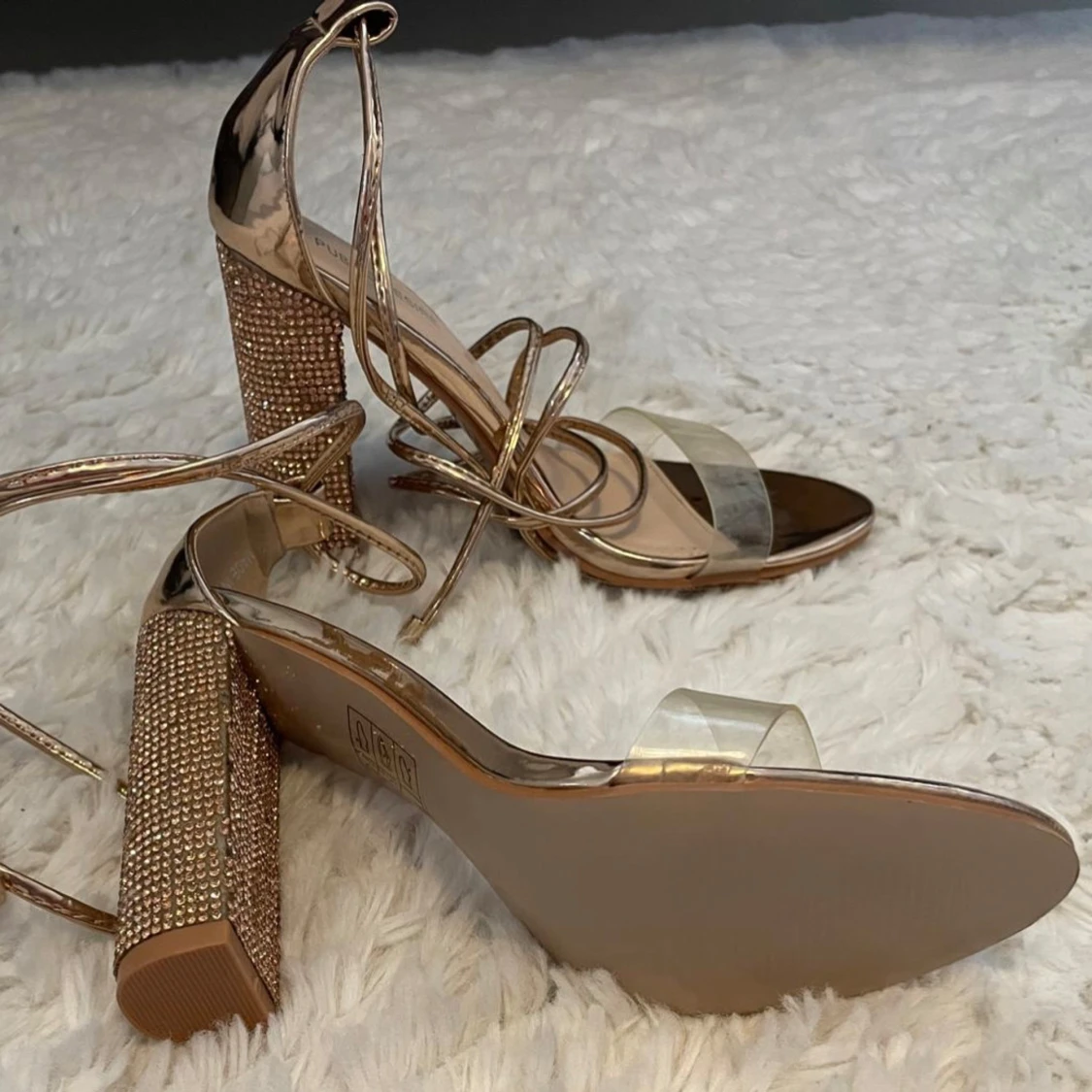 Glittriga klackskor med snörning- helt nya, oanvända  - 2