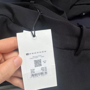 Kostymbyxor  - Kostymbyxor från BikBok i storlek Xs, själv köpte för 500kr säljer för 250kr💞