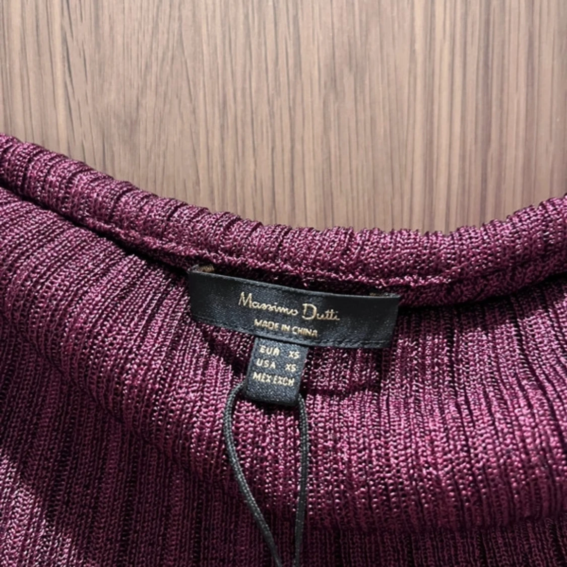 Vinröd offshoulder topp från Massimo Dutti - 3