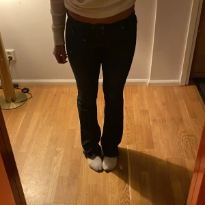 Låg midjade jeans  - Lågmidjade jeans blåa