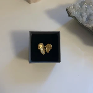 Theresa ring  - 55kr/st, justerbara, gjorda i rostfritt stål vilket innebär att de inte färgar av sig eller tappar färg💞 Alla beställningar sker via vår hemsida Bernberg.quickbutik.se😊 