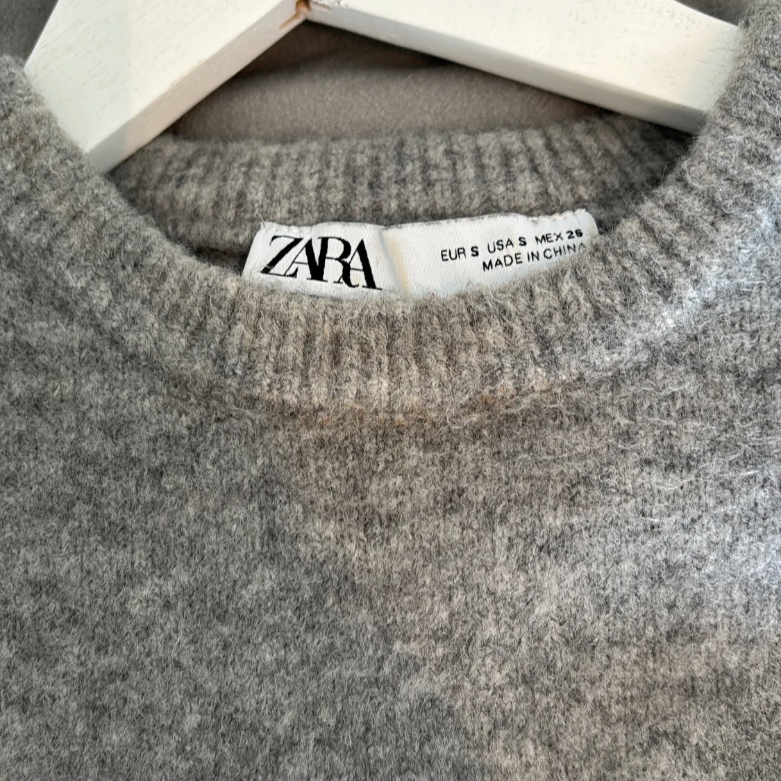 Grå stickad tröja från Zara - 2