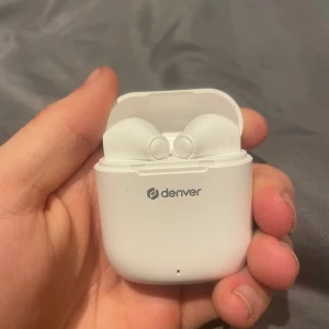 Super fina Denver trådlösa hörlurar - Provat 1 gång sedan aldrig använda 