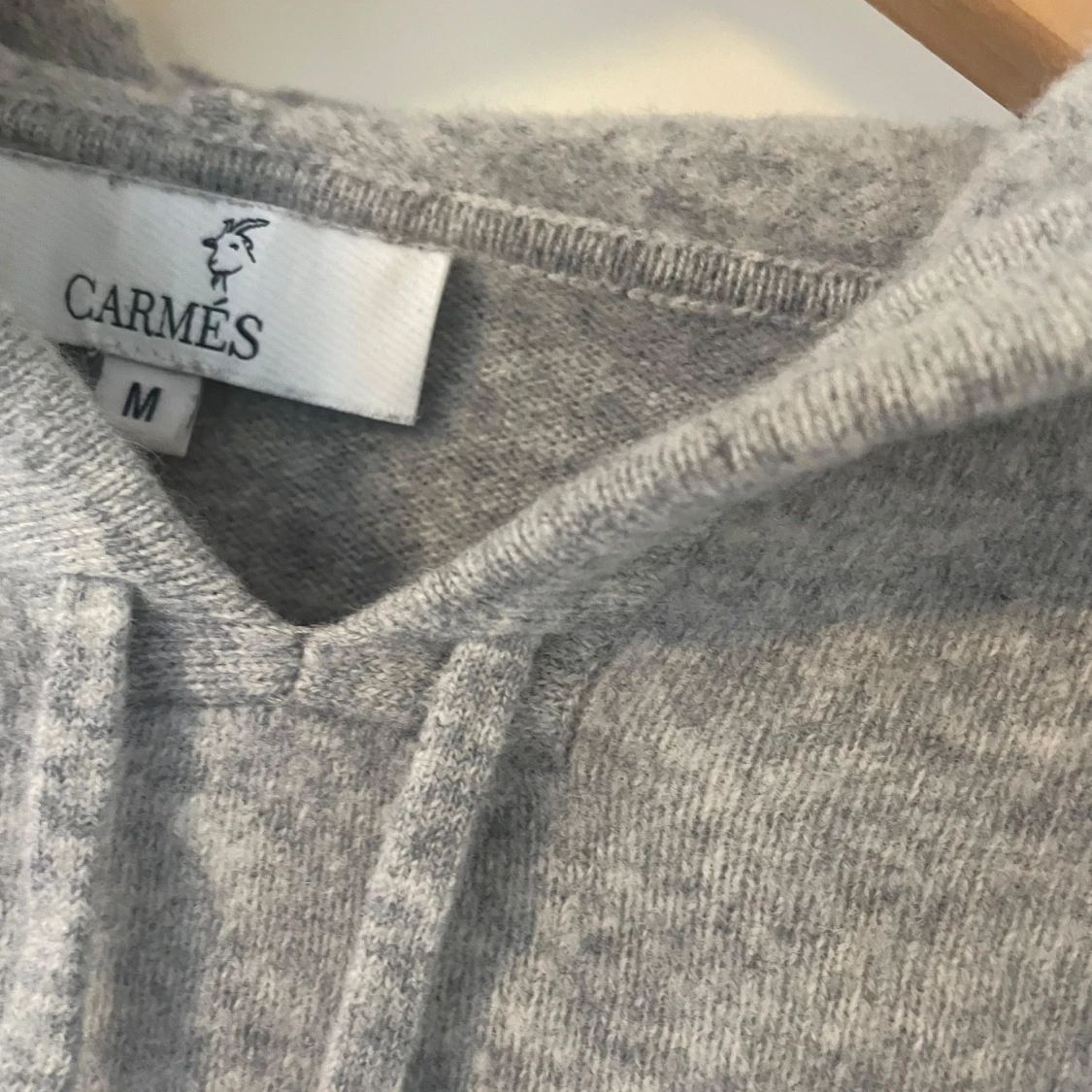 Grå kashmir hoodie Carmes - 1