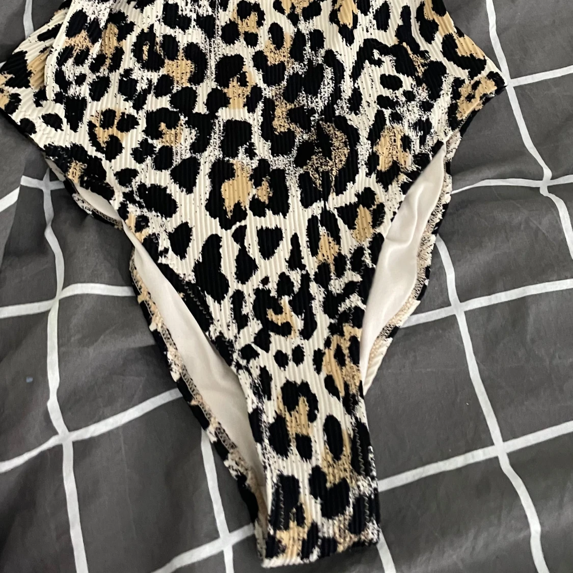 Leopardmönstrad baddräkt från H&M - 4