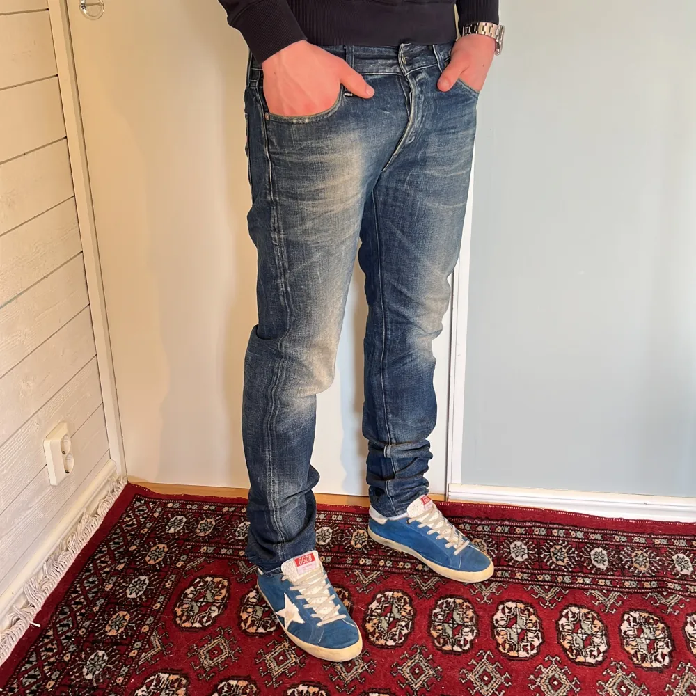 Replay Lenrick Jeans | skick 9/10 | Storlek 31/32 | Pris - 499kr | Modellen är ca 178cm lång | Hör av dig vid minsta fråga eller fundering!!. Farkut & Housut.