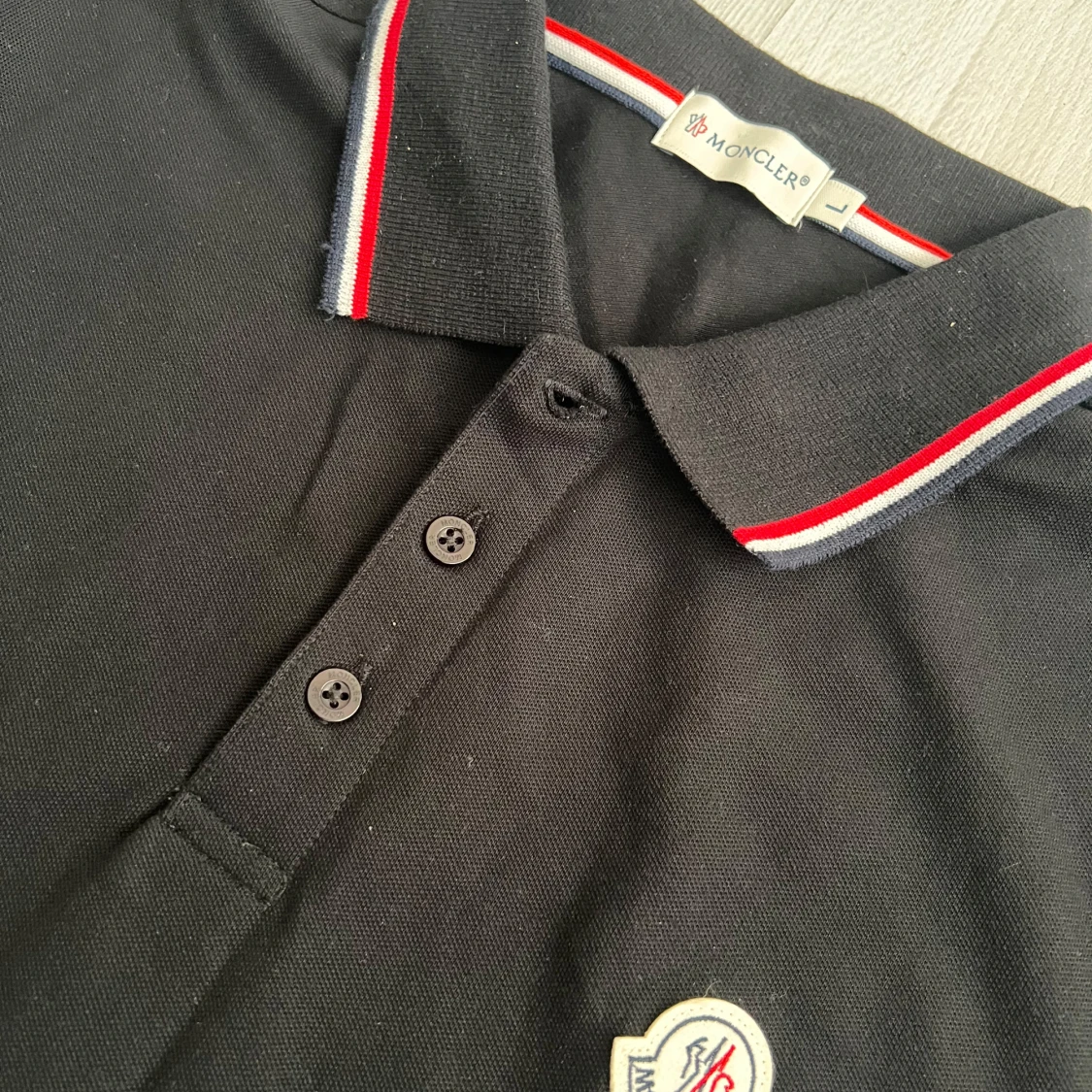 Svart pikétröja från Moncler - 1