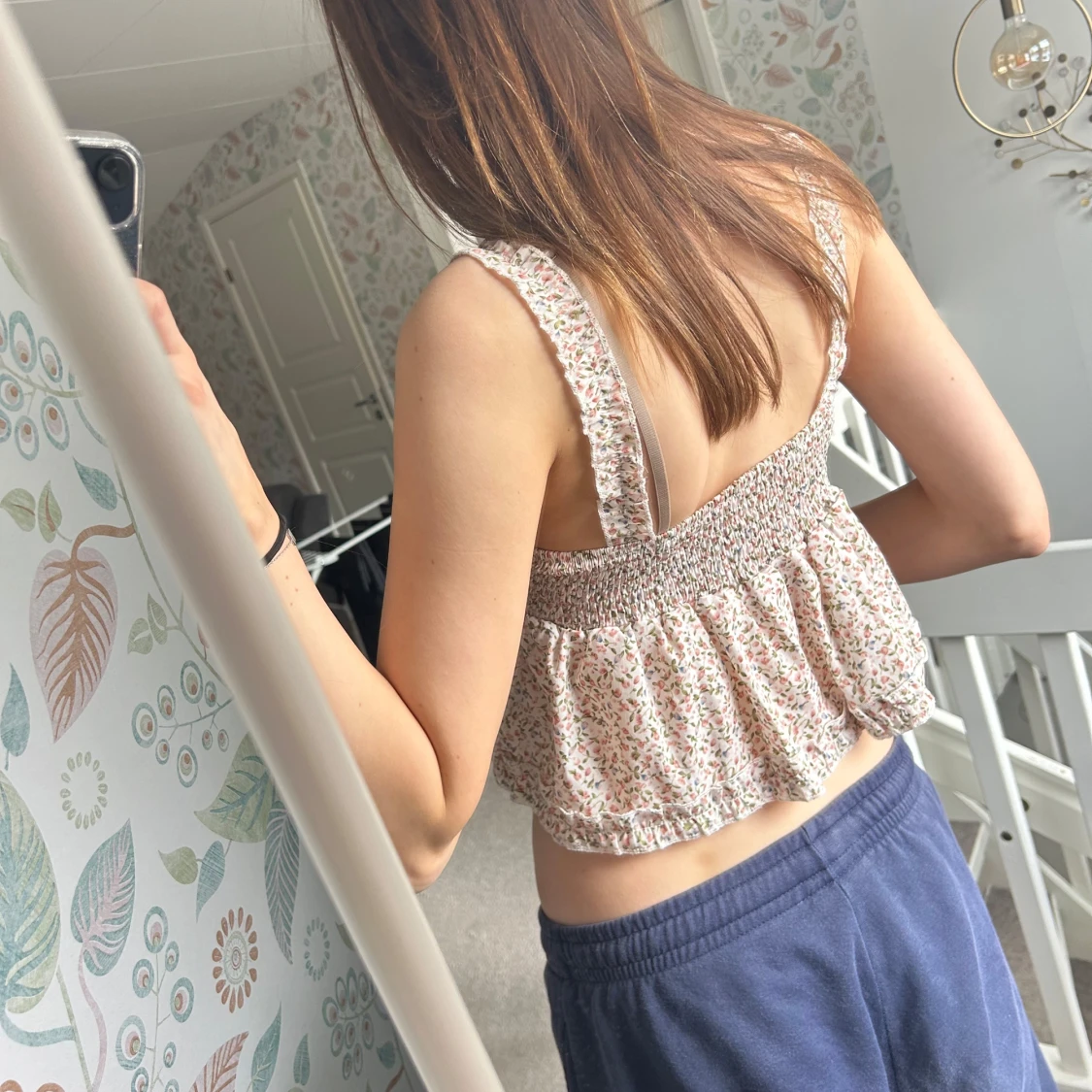 Blommig ärmlös topp - 2