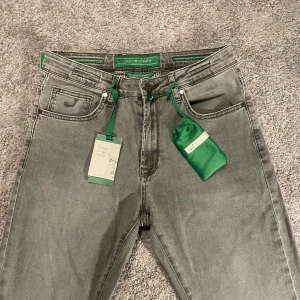 Nya Jacob Cohën Bard jeans med tags kvar - skick 10/10 | storlek W31 | Mått midja:37cm Längd:109cm | modell ”Bard” | sprillans nya aldrig använda eller testade |