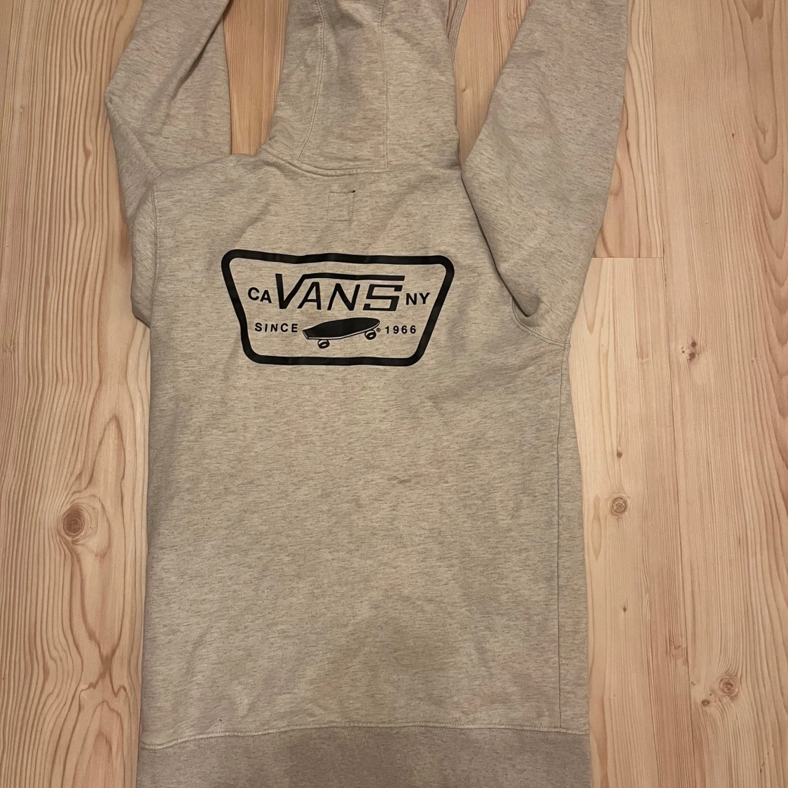 Ljusgrå hoodie från Vans - 1