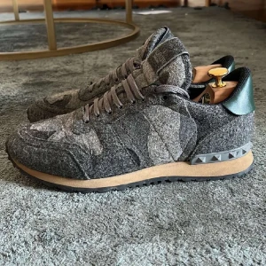 Valentino rockrunners - Tja, säljer dessa feta rockrunners till ett bra pris. Feta inför sommaren. Hör av er vid frågor!