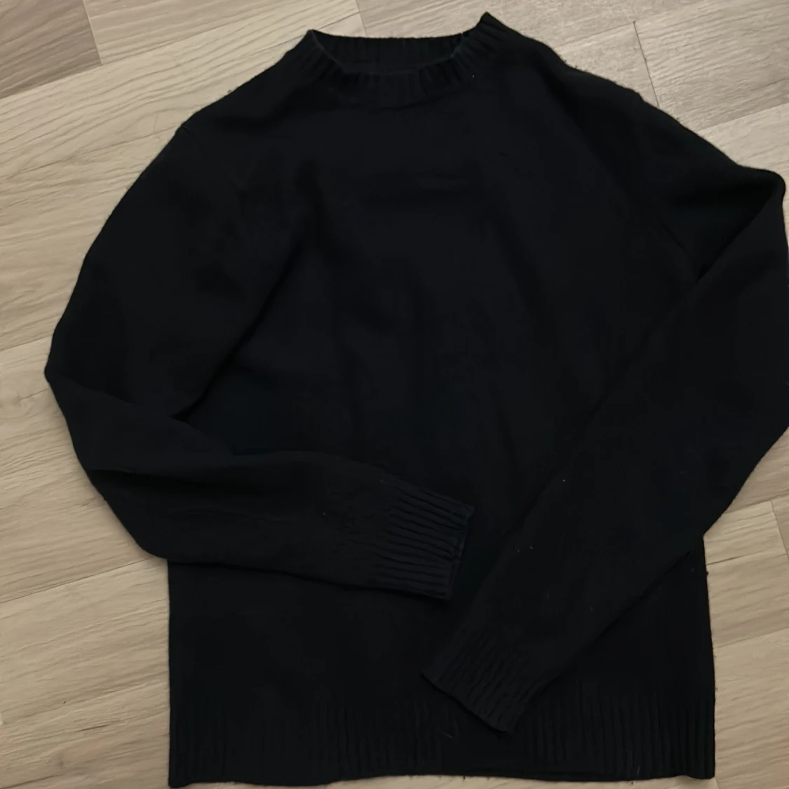 Mörkblå stickad tröja från Samsøe Samsøe