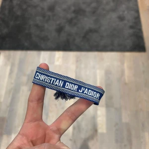 Dior armband - Helt nytt! Finns flera färger så kolla min profil!         1 för 149! 2 för 200!!!