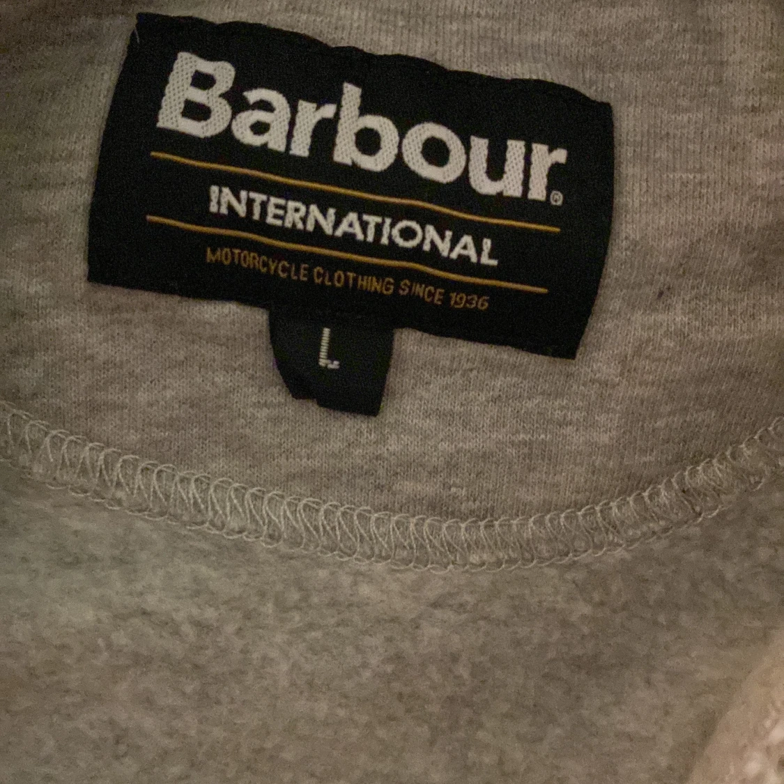 Grå hoodie med dragkedja från Barbour International - 2