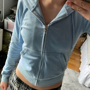 Juicy couture tröja - Super snygg ljus blå juicy, skriv för fler bilder💕