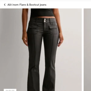 Svarta bootcut jeans med fickor - Säljer mina byxor från Nelly då dom aldrig kommit till användning, aldrig använts.