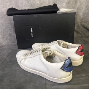 Saint laurent SL/01 - Okej skick | Size 42  | fraktar spårbart inom 24 timmar med PostNord eller instabox | inget og medföljer 