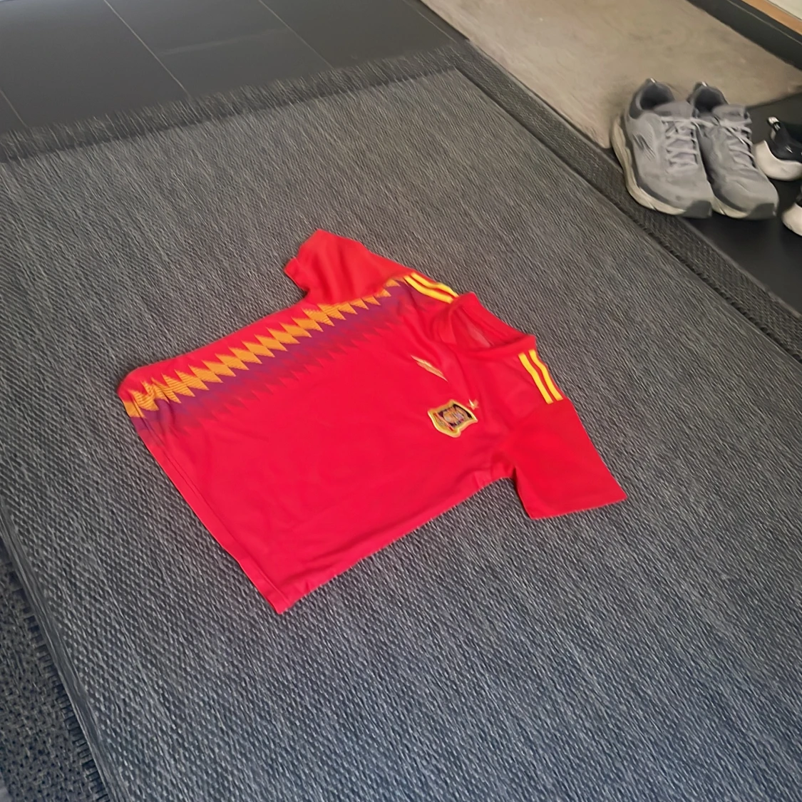 Spansk fotbollströja med gult mönster - 3