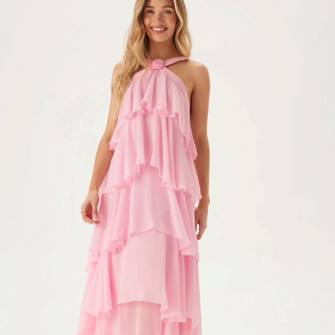 VMFELICIA ljusrosa volangklänning från Vero Moda