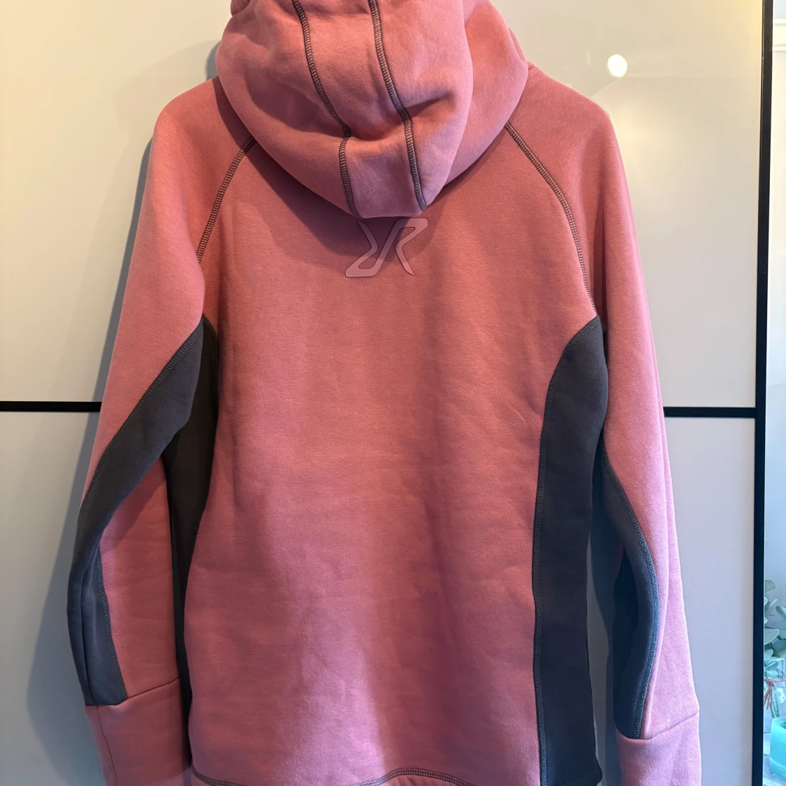 Rosa hoodie från RevolutionRace - 2