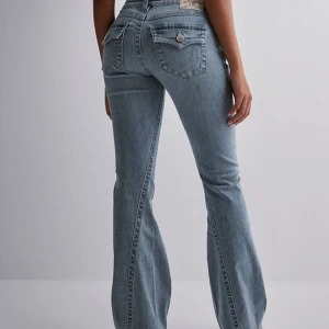 Byta storlek - Tänkte kolla om nån har ett par true religon jeans i midjestorlek 23 och vill byta mot mina i 24! Ljusblåa i modellen joey. Använda nån gång som nya, 2cm avklippta i benen