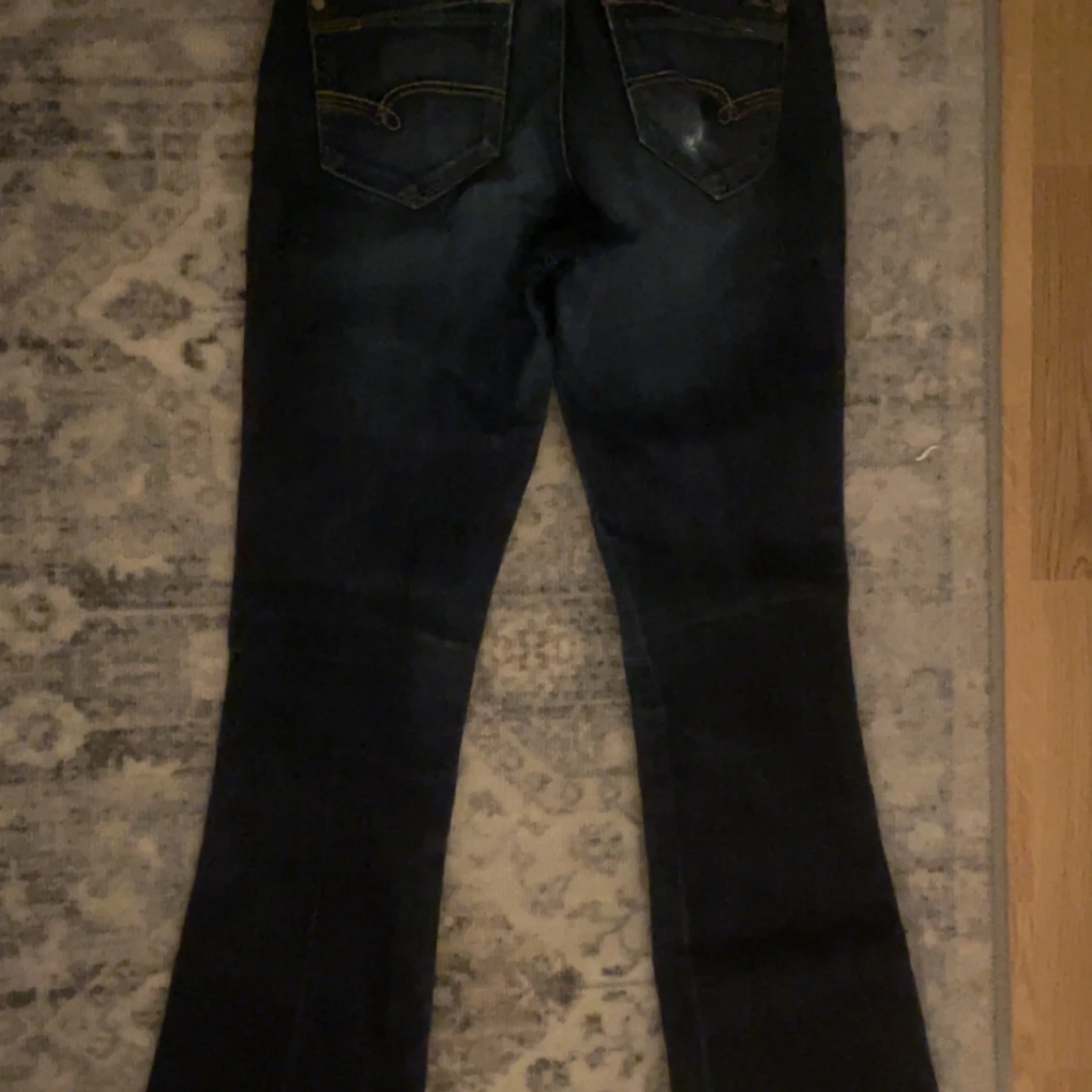 Mörkblåa bootcut jeans - 3