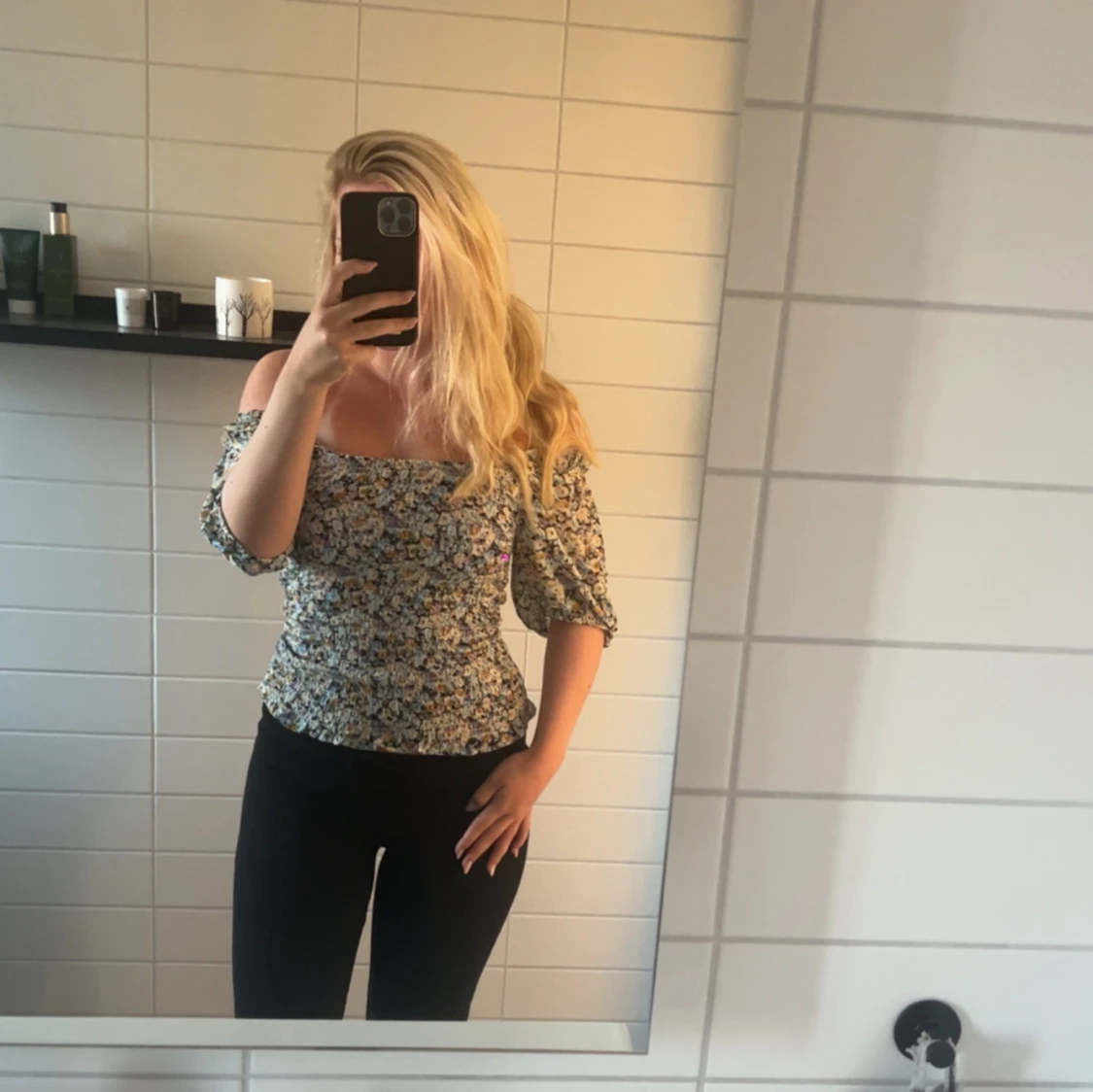 Blommig offshoulder blus från Vila - 1