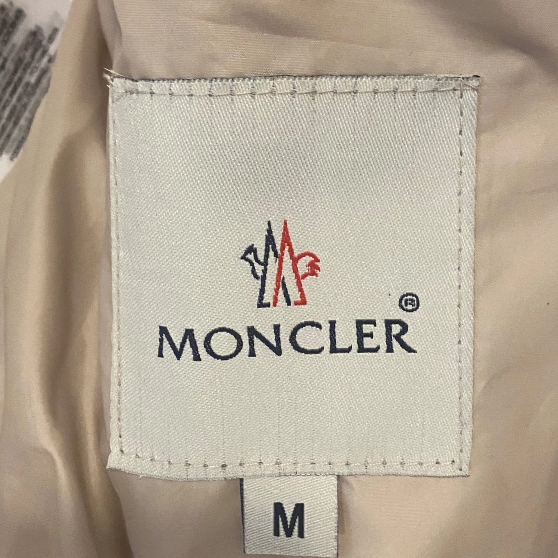 Beige Moncler pufferjacka med huva - 2